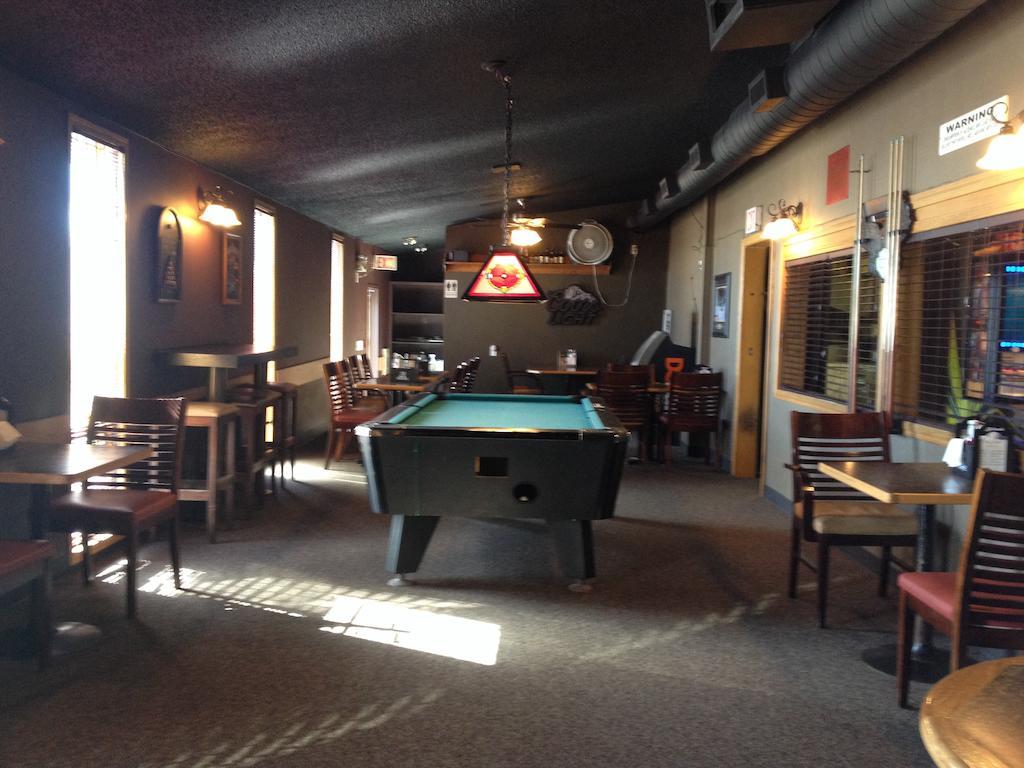 Chubby'S Bar & Motel Belle Plaine Buitenkant foto